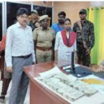 பெரம்பலூர் அருகே 8 லட்ச ரூபாய் பறிமுதல் செய்த தேர்தல் அதிகாரிகள்