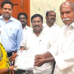 கொம்பாக்கத்தில் இலவச மனைப்பட்டா-எதிர்க்கட்சித் தலைவர் இரா. சிவா முன்னிலையில் முதல்வர் ரங்கசாமி வழங்கினார்