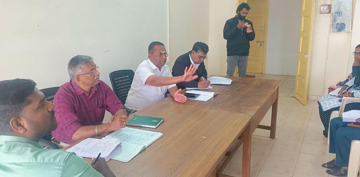 கொடைக்கானல் கோட்டாட்சியர் அலுவலகத்தில்  விவசாயிகள் குறைதீர்க்கும் கூட்டம்