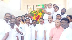 பசும்பொன் முத்துராமலிங்கத்தேவர் 118வது ஜெயந்தி விழா-முன்னாள் அமைச்சர் எஸ்.பி சண்முகநாதன் மாலை அணிவித்து மரியாதை