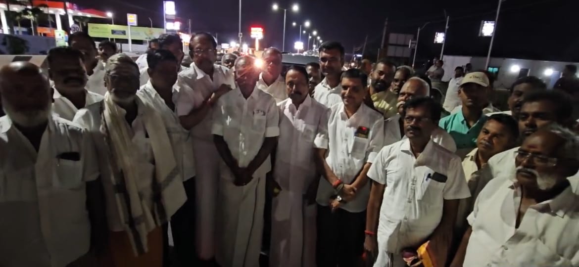 தாராபுரத்தில் அதிமுக முன்னாள் கல்வி அமைச்சர் செங்கோட்டையனுக்கு உற்சாக வரவேற்பு