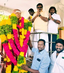 கம்பம் நகரில் பசும்பொன் தேவர் சிலைக்கு தேனி எம்பி மாலை அணிவித்து மரியாதை