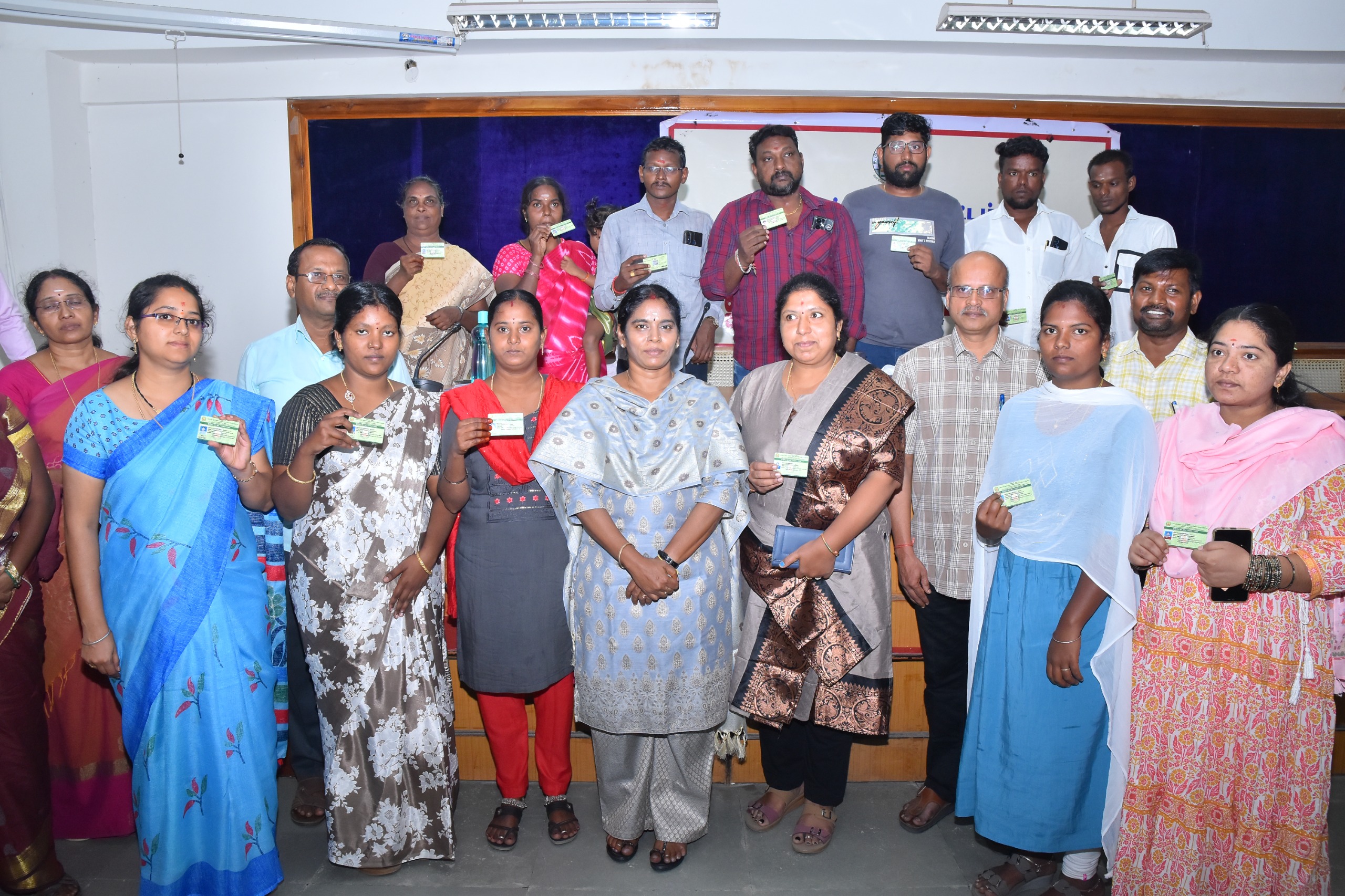 பெரம்பலூர் மாவட்ட ஆட்சியர் அலுவலக கூட்டரங்கில் மக்கள் குறைதீர்க்கும் நாள் கூட்டம்