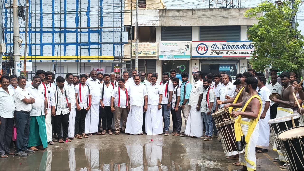மாற்று கட்சியினர் 100 பேர் அதிமுகவில் ஐகியம்-முன்னாள் அமைச்சர் எஸ்.பி.சண்முநாதன் முன்னிலையில் இணைந்தனர்
