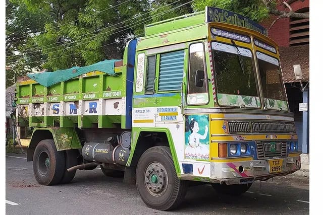 திருச்சி அருகே மணல் கடத்தல்- இருவர் கைது