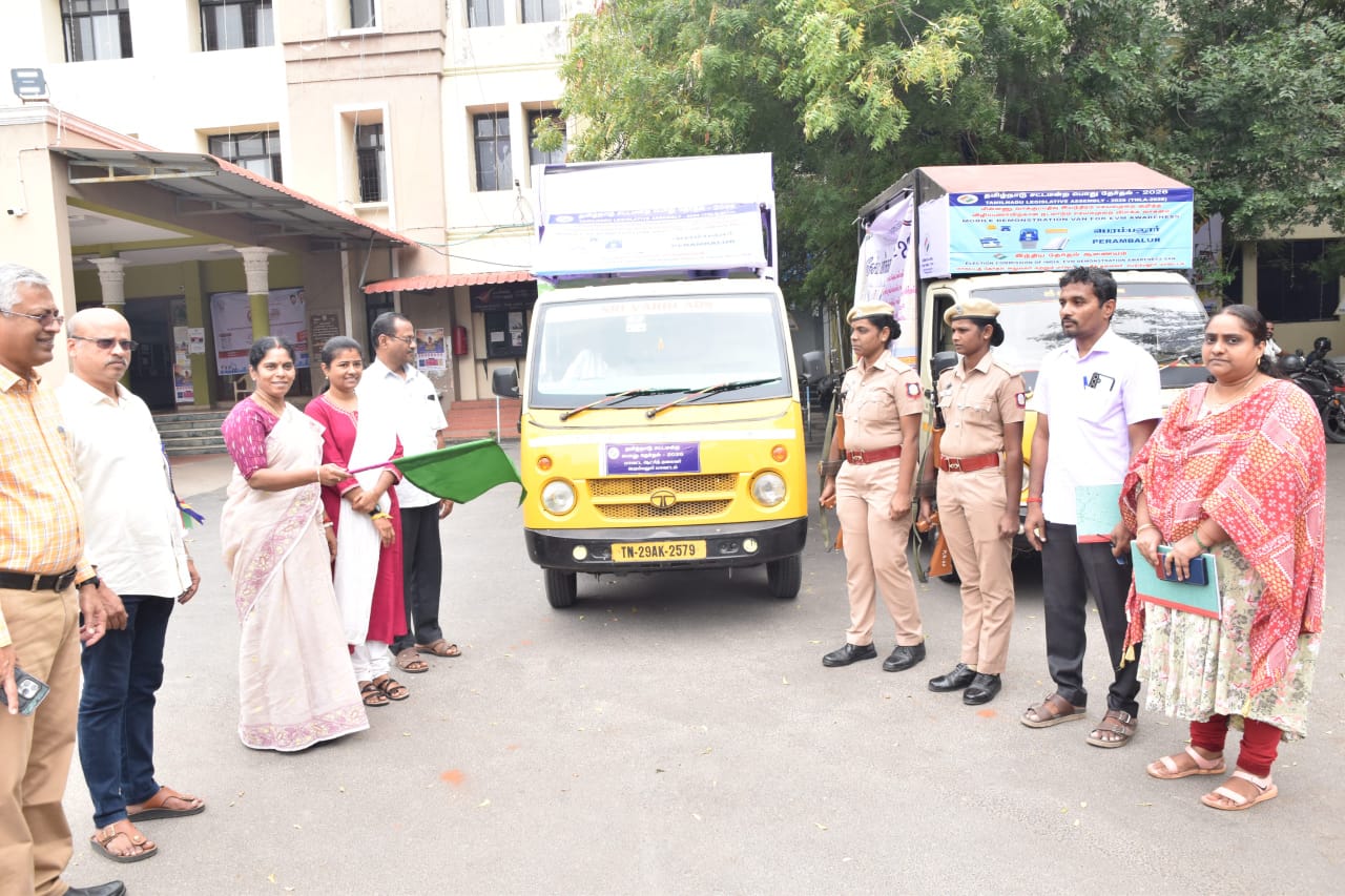 மாதிரி மின்னணு வாக்குப்பதிவு இயந்திரங்களை தாங்கிய நடமாடும் வாகனங்களை மாவட்ட ஆட்சித்தலைவர் தொடங்கி வைத்தார்