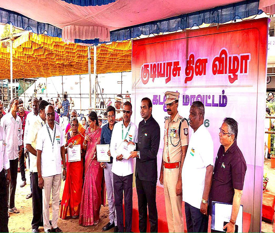 பண்ருட்டி அரசு ஆண்கள்/பெண்கள் மேல்நிலைப்பள்ளி 100% தேர்ச்சி-பெற உறுதிமொழி ஏற்றார் தலைமை ஆசிரியர்