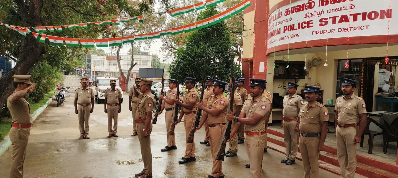 குண்டடம் காவல் நிலையத்தில் 77 வது குடியரசு தின விழா