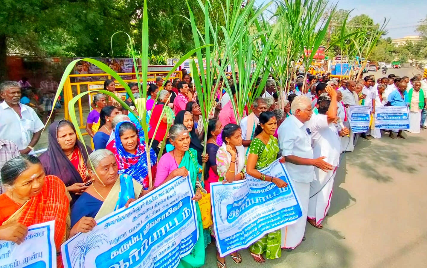 மதுரையில் தமிழ்நாடு கரும்பு விவசாயிகள் சங்கத்தினர் ஆர்ப்பாட்டம்
