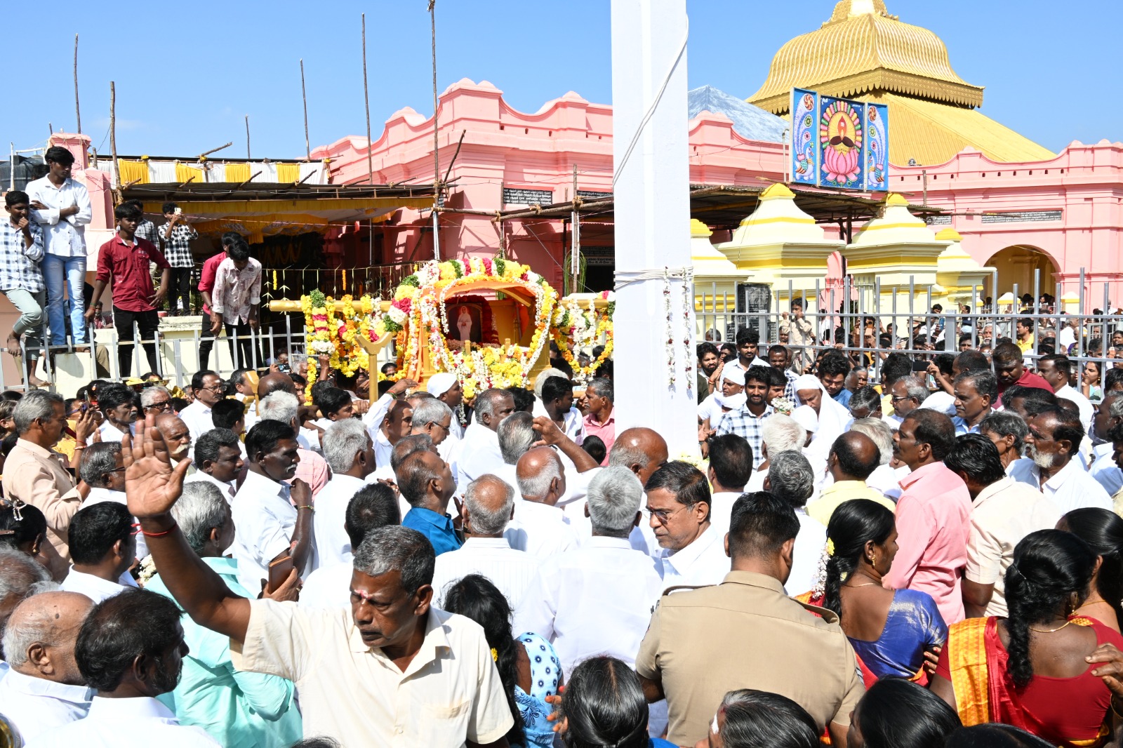 வடலூரில், 155வதுதைப்பூசவிழா ஞானசபையில், நேற்றுகொடி ஏற்றம்