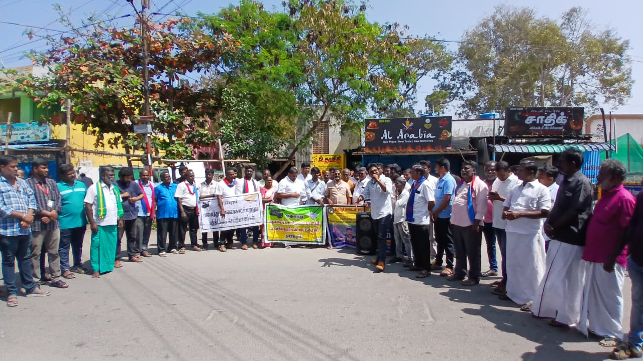 செய்தியாளர் மீது கொலைவெறித் தாக்குதல் தாராபுரத்தில் பத்திரிகையாளர்கள் கண்டன ஆர்ப்பாட்டம்