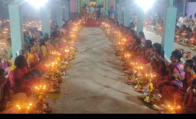 மேல திருப்பாலைக்குடி பாலதண்டாயுதபாணி கோவிலில் தைப்பூசத்தை ஒட்டி சுமங்கலி திருவிளக்கு பூஜை நடைபெற்றது