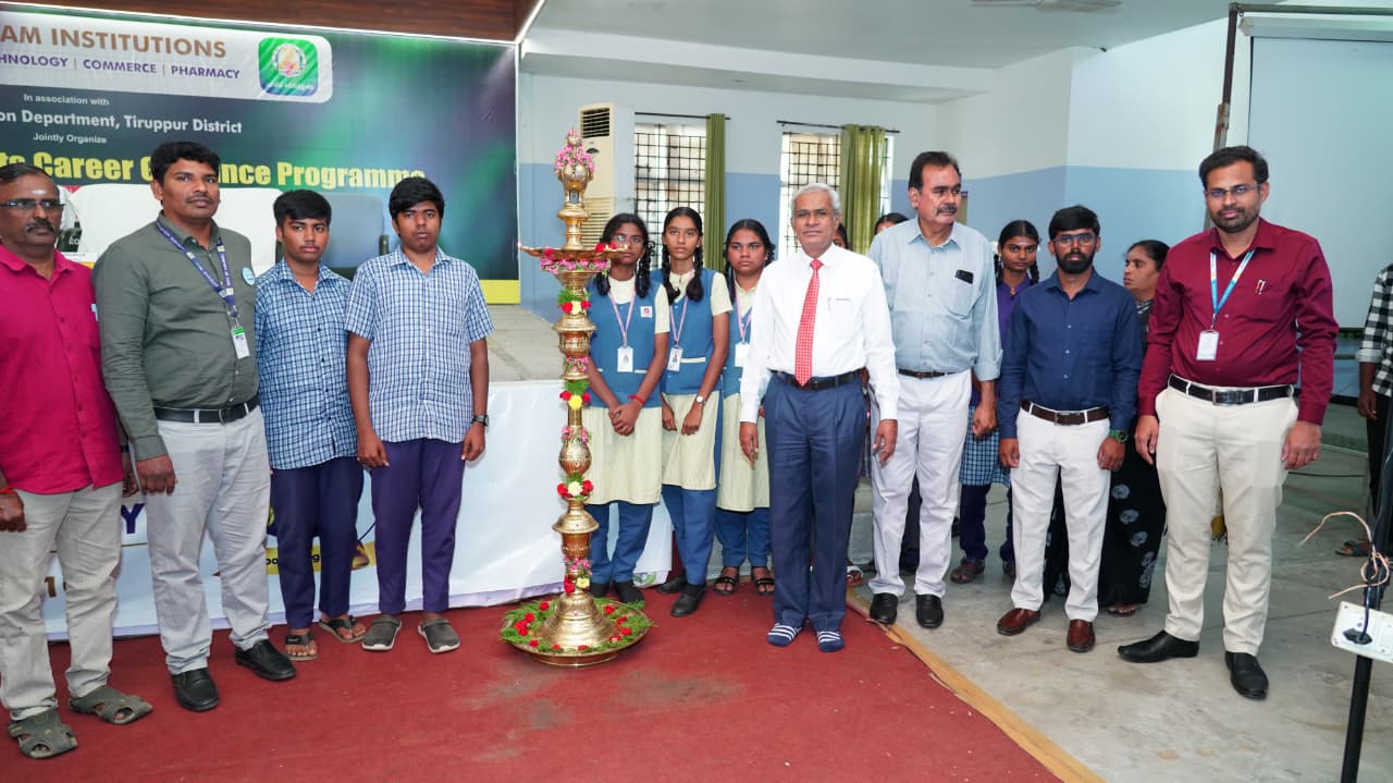 காங்கேயம் கல்வி நிறுவனங்களில் மாபெரும் பாடவியல் நிபுணர் தொழில் வழிகாட்டல் நிகழ்ச்சி