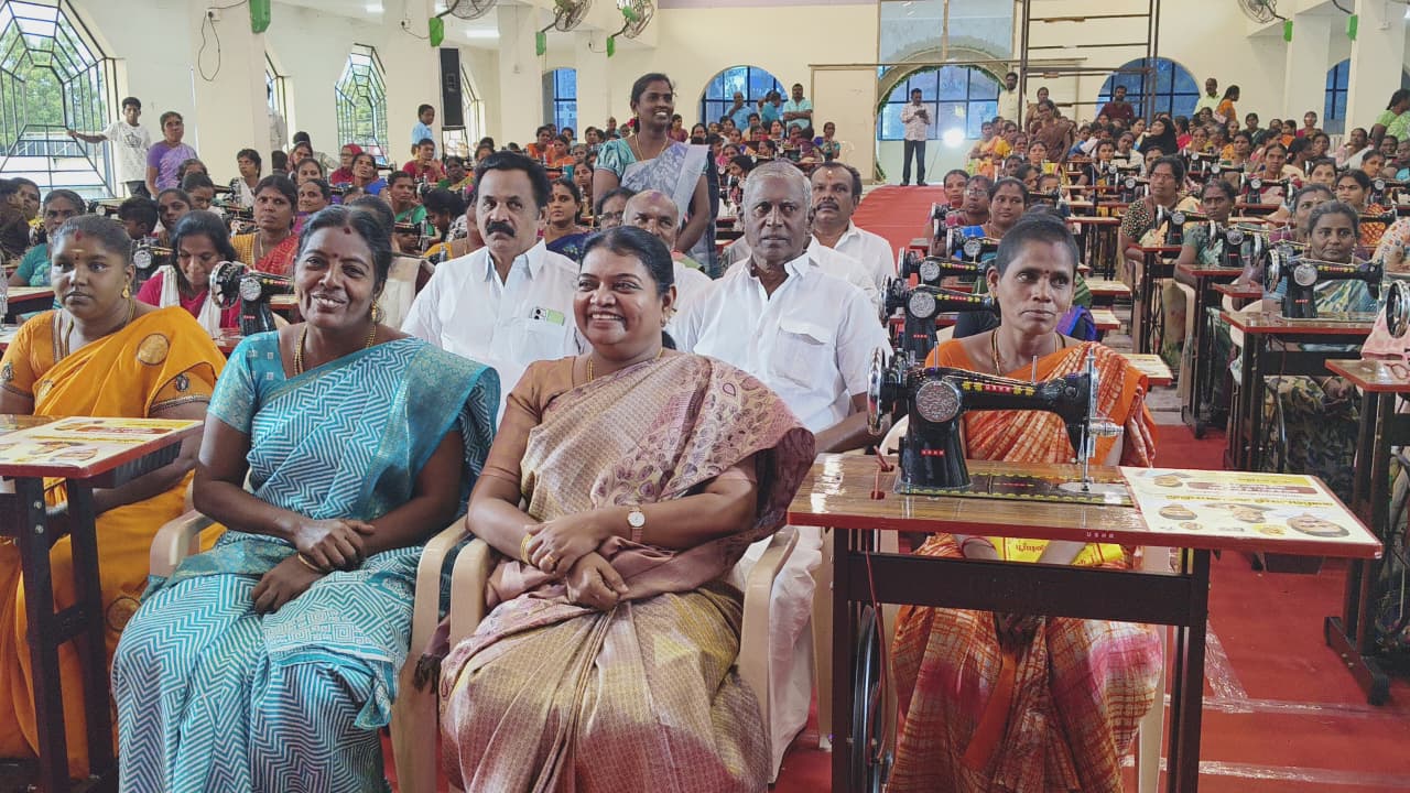 புதிதாக கட்சி ஆரம்பித்து ஒரு மாயயை உருவாக்கி வைத்து இருக்கிறார்கள்- ஆனால் திமுக மக்களோடு மக்களாக இருக்கிறது