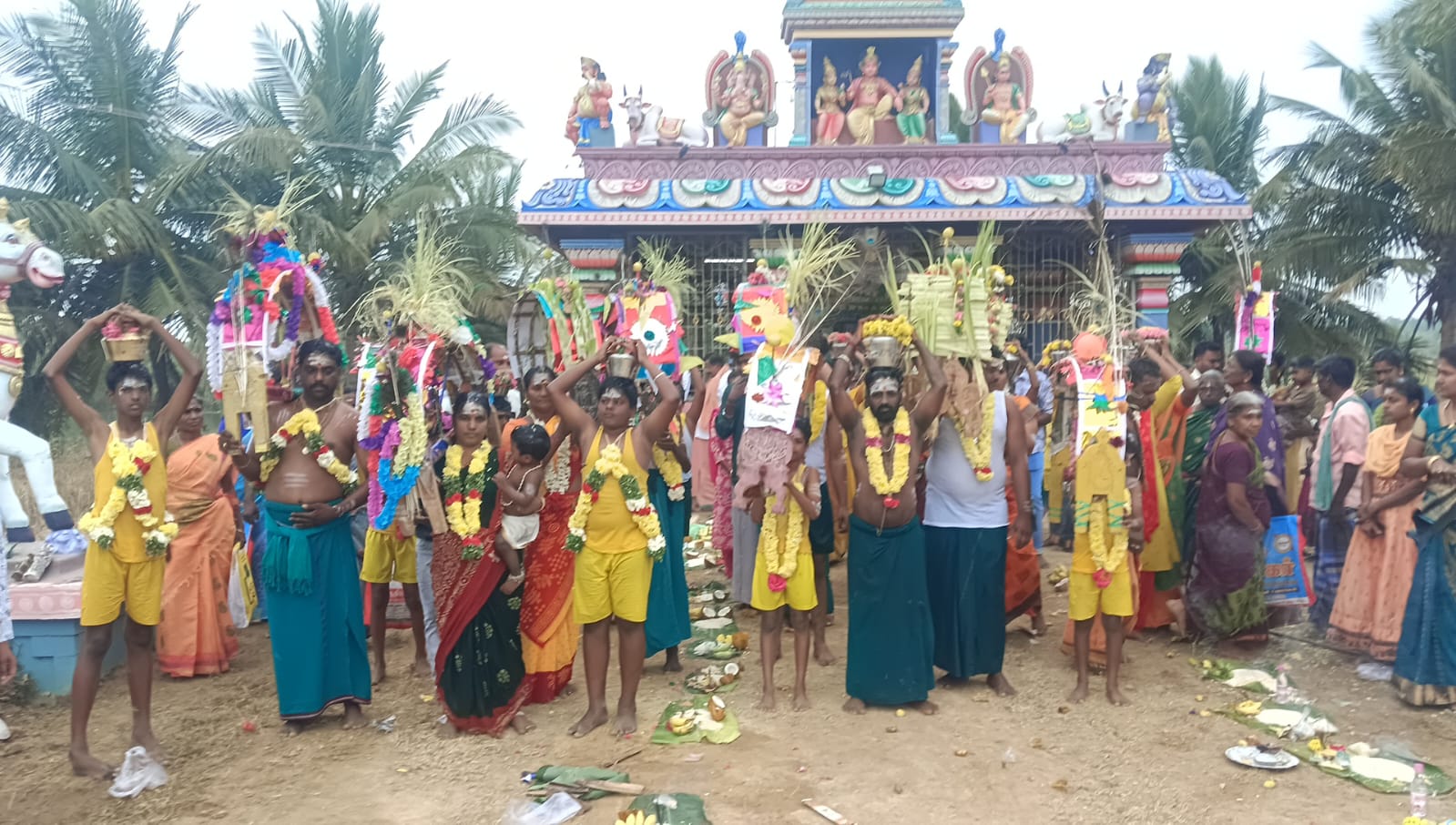 மன்னார்குடி அருகே வன்னீஸ்வரர் கோவிலுக்கு பக்தர்கள் பால்குடம் எடுத்து நேர்த்திக்கடன் செலுத்தினர்