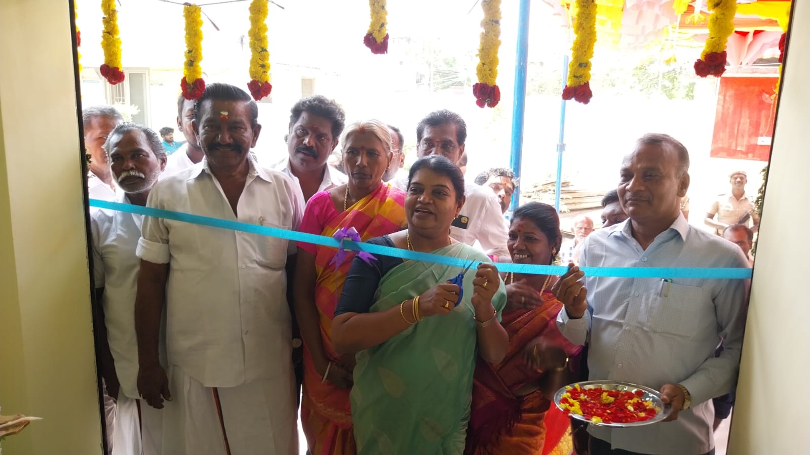 தூத்துக்குடி சட்டமன்ற தொகுதி நிதியில்  ரேஷன் கடை திறப்பு விழா