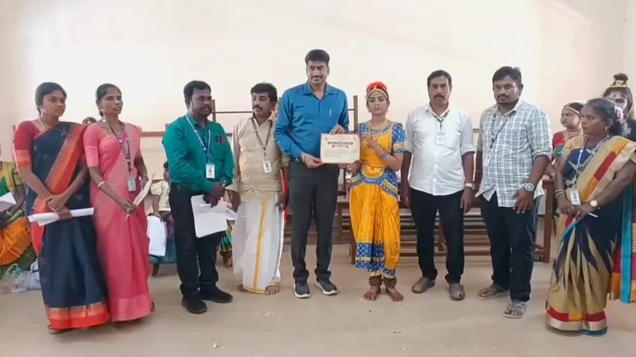 திருவாரூரில் கலைபண்பாட்டுதுறை சார்பில்  மாவட்ட அளவிலான கலைப்போட்டிகள்