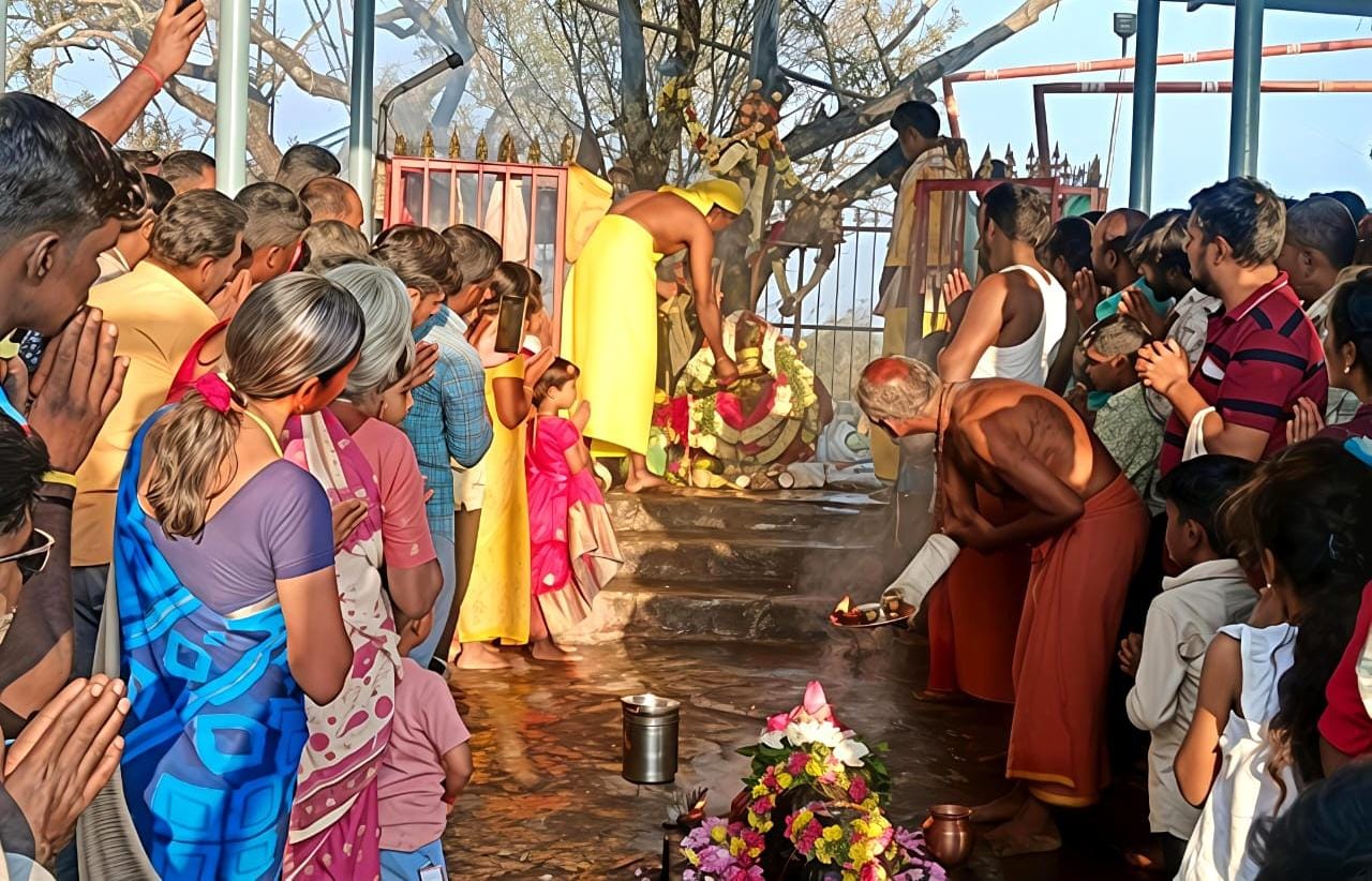 சிறுமலை அகஸ்தியர்புரம் ஸ்ரீ வெள்ளிமலை ஆண்டவர் கோவிலில் மகா சனி பிரதோஷம் பூஜை!