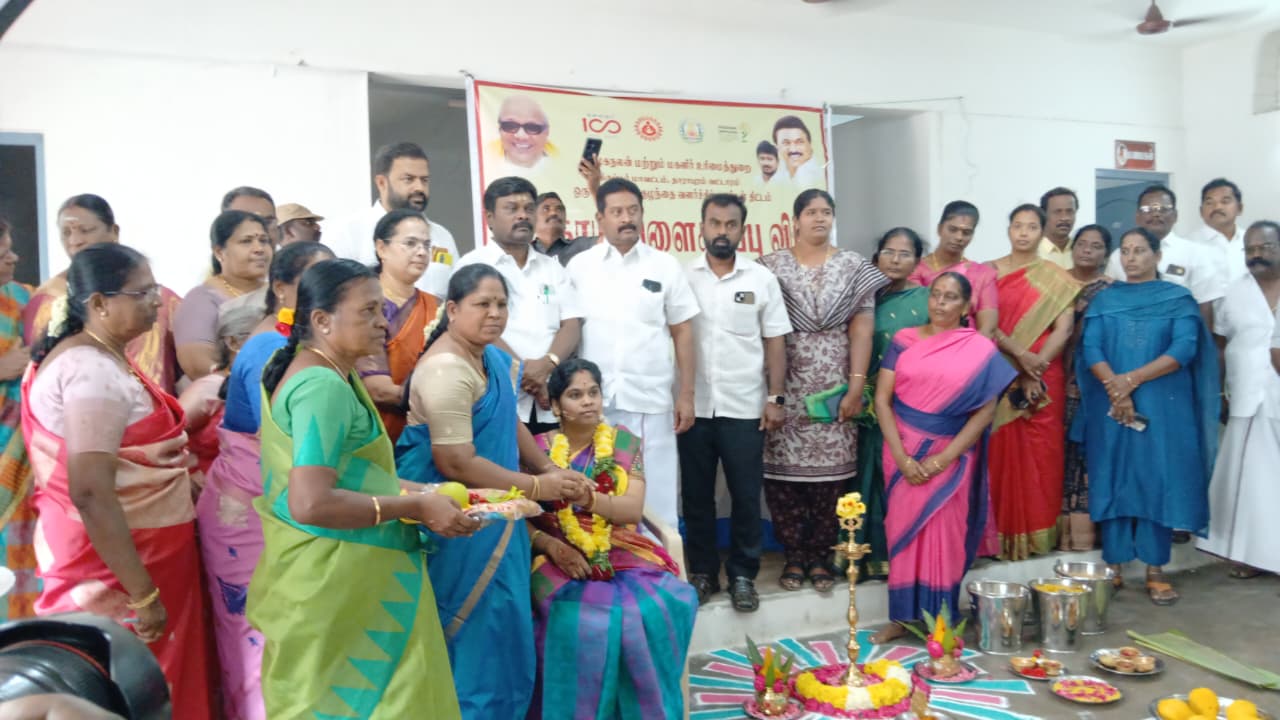 தாராபுரத்தில் 100 கர்ப்பிணி பெண்களுக்கு சமுதாய வளைகாப்பு