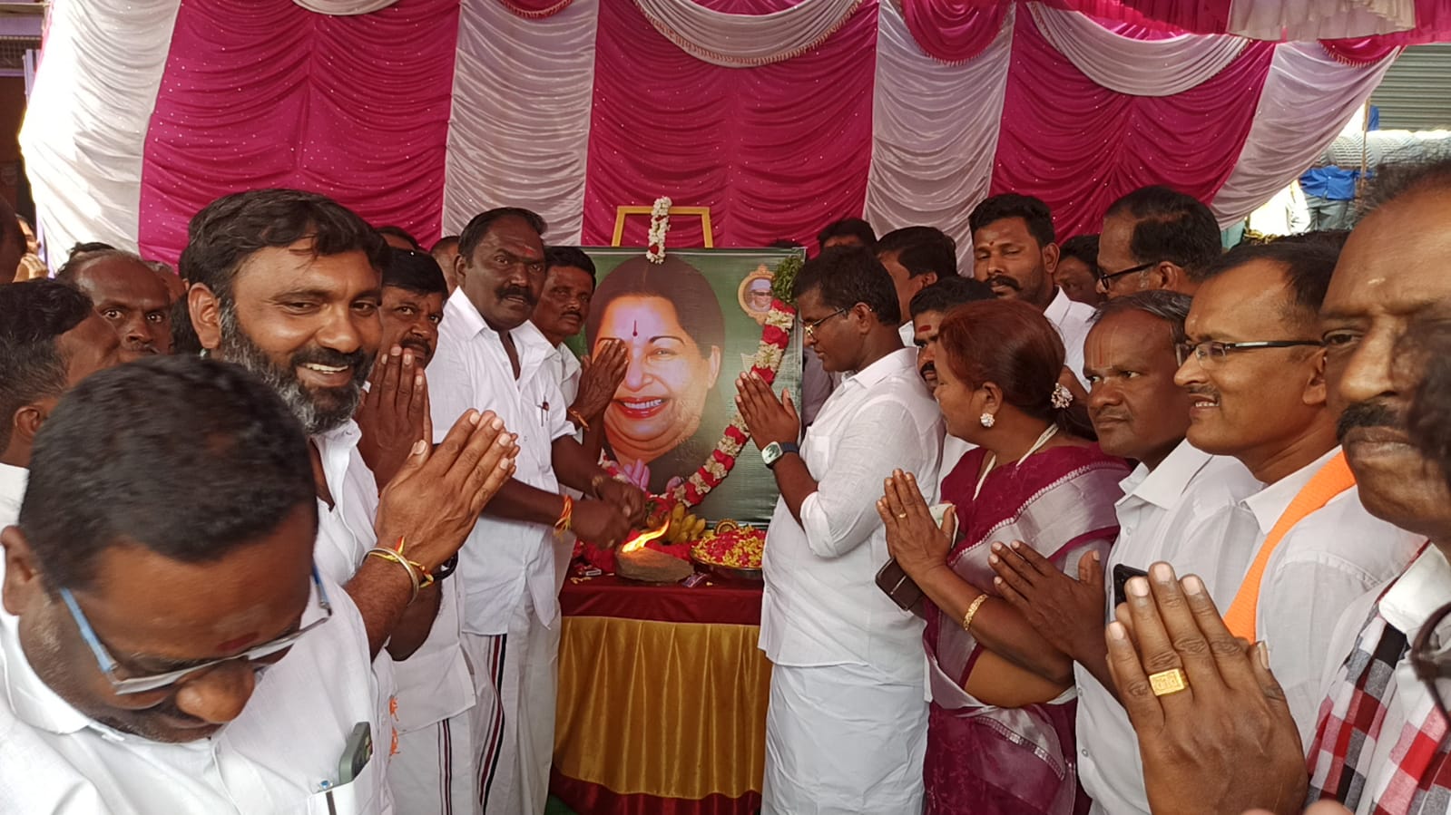 காவேரிப்பட்டினம் தெற்கு ஒன்றியம் சார்பில் முன்னாள் முதலமைச்சர் ஜெயலலிதா  பிறந்தநாள் 78 வது பிறந்தநாள் விழா