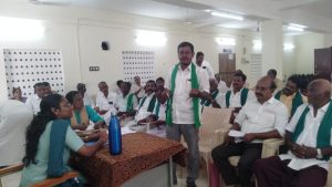 தஞ்சையில் விவசாயிகள் குறைதீர்க்கும் கூட்டத்தில் பெரமூர் ஊராட்சியில் மின்விளக்கு அமைத்து தர கோரிக்கை