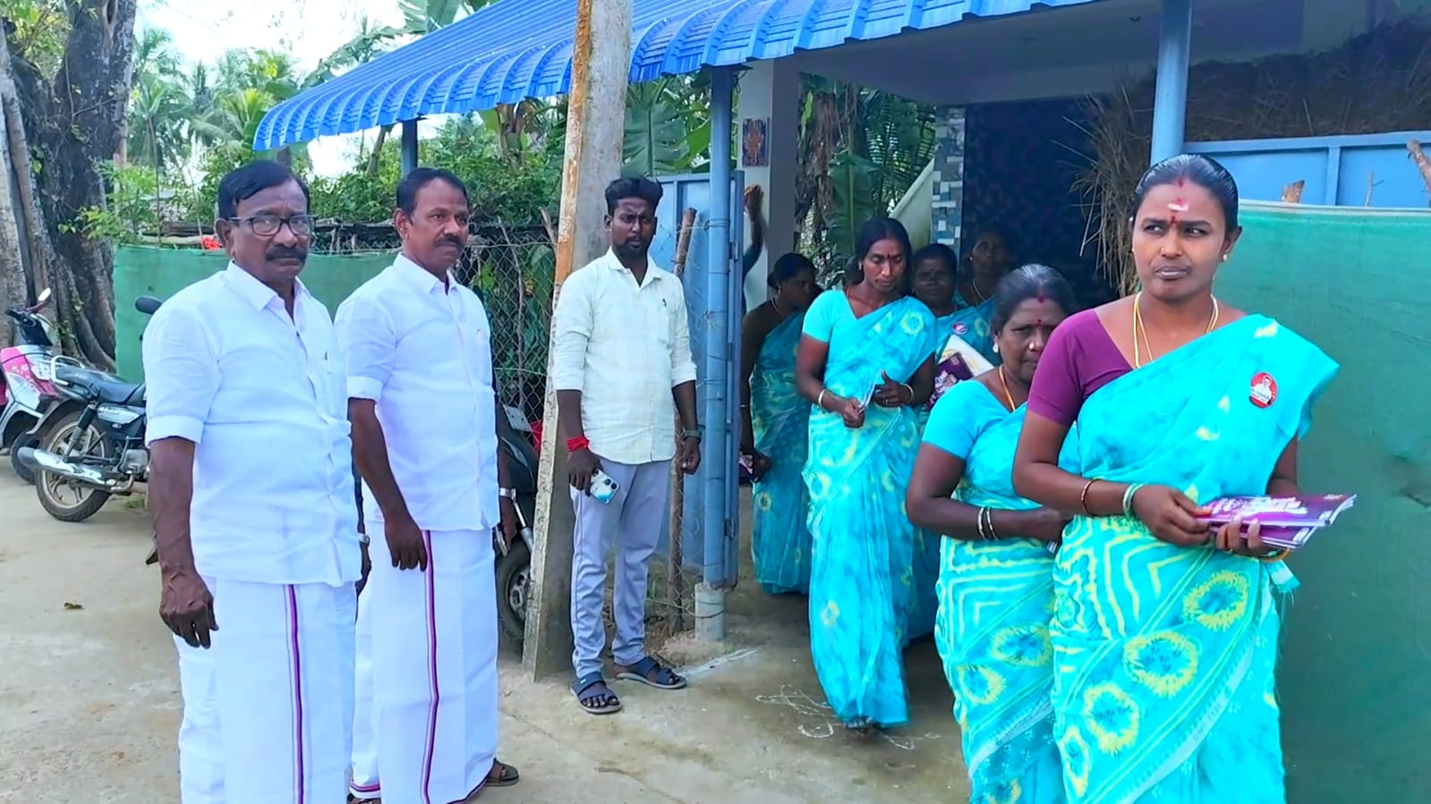 வடபாதிமங்கலம் அருகே திமுகவின் ஐந்து ஆண்டு சாதனைகள் குறித்து  பொதுமக்களிடம் விழிப்புணர்வு பிரச்சாரம்