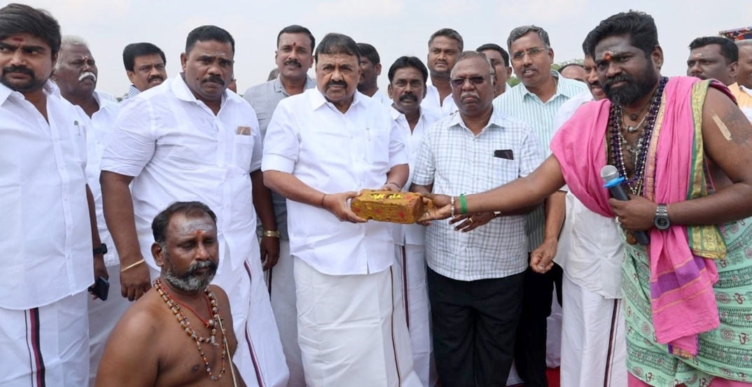 முதுகுளத்தூரில் புறவழிச்சாலை- இரண்டாம் கட்ட பணிக்கான பூமி பூஜை