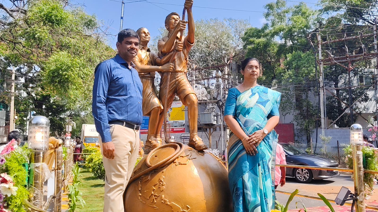 கோவை ரேஸ்கோர்ஸில் ‘நிலவைத் தொடும்’ (Dream Beyond) உத்வேகச் சிலை