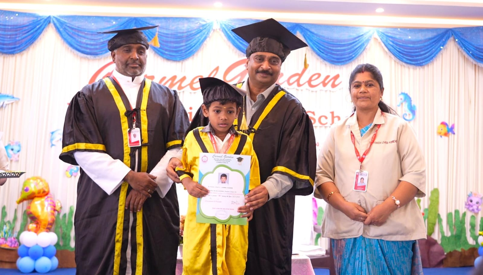 கார்மல் கார்டன் பள்ளியில் மழலையர் குழந்தைகளுக்கான பட்டமளிப்பு விழா