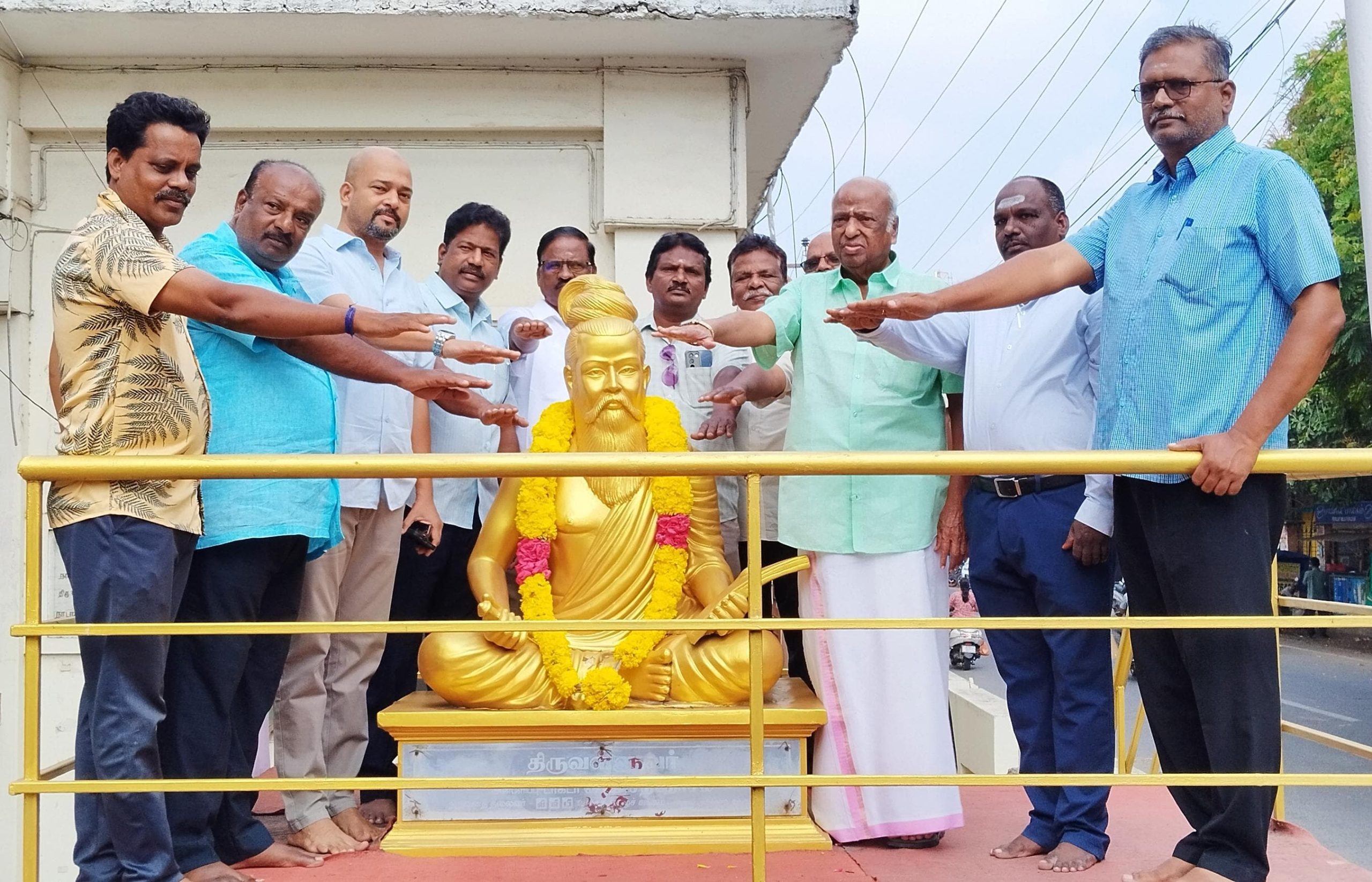 திருவள்ளுவர் சிலைக்கு மாலை அணிவிப்பு மற்றும் 100% வாக்களிப்போம் உறுதிமொழி ஏற்பு…!