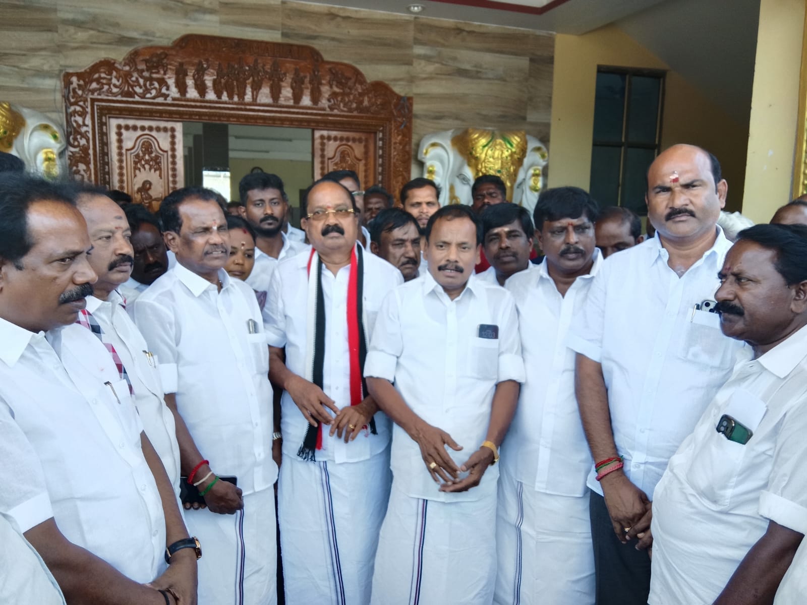 காத்தான் கடை பகுதியில் அ.தி.மு.க வேட்பாளர் இராஜசேகர் ஆதரவு திரட்டினார்