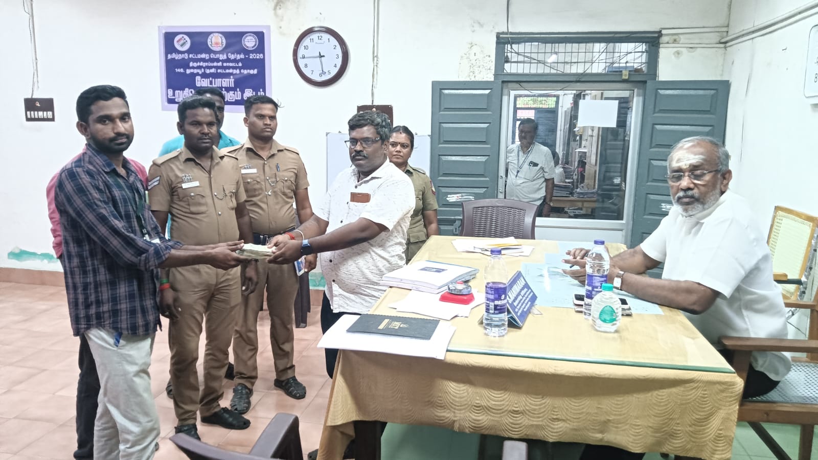 தேர்தல் பறக்கும் படையினரின் சோதனையில் உப்பிலியபுரம் அருகே டூவீலரில் ஆவணமின்றி எடுத்துவரப்பட்ட ரூ1,10,000/- பறிமுதல்
