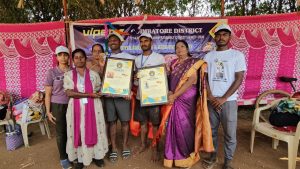 100 சதவீத வாக்களிப்பு விழிப்புணர்வு-24 மணி நேரம் கைகளை விட்டபடி சைக்கிள் ஓட்டி சாதனை படைத்த கோவை இளைஞர்கள்