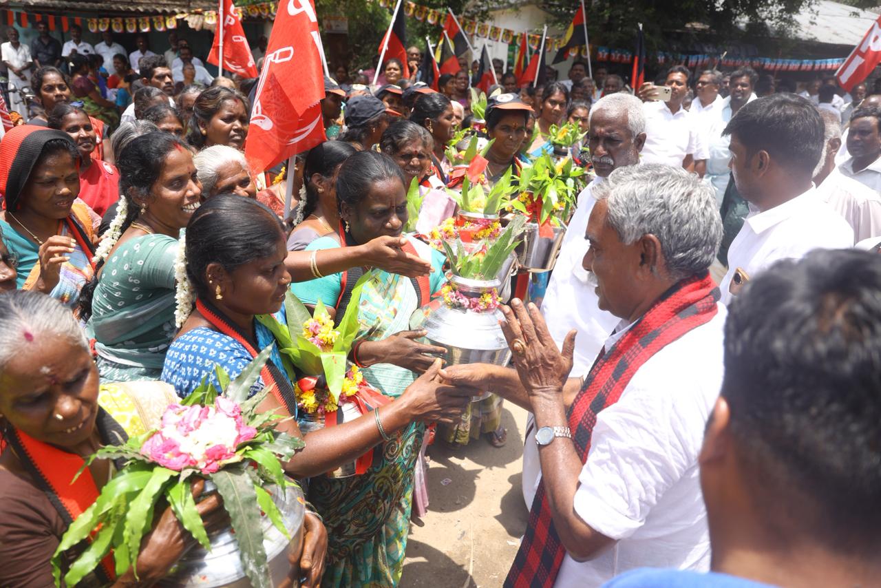 சுட்டெரிக்கும் வெயிலில் சூறாவளி பிரச்சாரம்