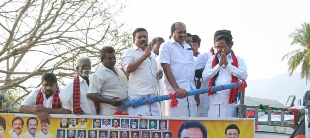 பெரியகுளம் விடுதலை சிறுத்தைகள் கட்சியின் வேட்பாளருக்கு தீவிர வாக்கு சேகரிப்பில் ஈடுபட்ட எம்எல்ஏ