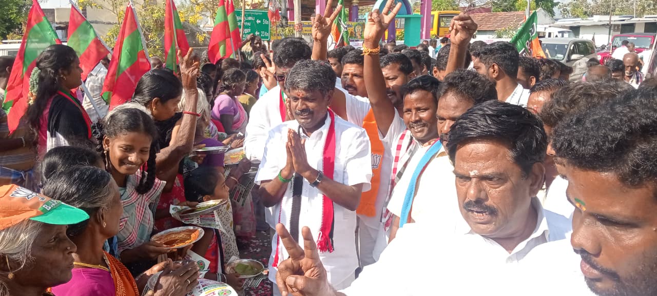 வேப்பந்தட்டை  பகுதிகளில் வாக்கு சேகரித்த அதிமுக வேட்பாளர் தமிழ்ச்செல்வன்