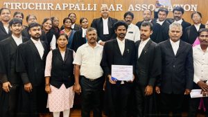 திருச்சி பார் அசோசியேசன் புதிய நிர்வாகிகள் தேர்வு! வாழ்த்து தெரிவித்தபெண் வழக்கறிஞர்கள்!