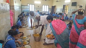 சீர்காழியில் அன்பாலயத்தில் அன்னதானம் வழங்கும் நிகழ்ச்சி