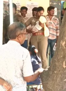 திண்டுக்கல் மாவட்டத்தில் மனிதநேய பெண் காவலருக்கு குவியும் பாராட்டு