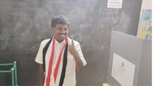 பெரம்பலூர் சட்டமன்ற தொகுதி அதிமுக வேட்பாளர் இளம்பை.இரா. தமிழ்ச்செல்வன் வாக்களித்தார்