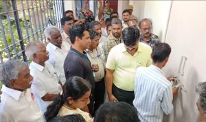 திருவாரூர் திருவிக அரசு கலைக்கல்லூரியில் உள்ள வாக்கு எண்ணிக்கை மையத்தில் பாதுகாப்பு அறையில் வேட்பாளர்கள் முன்னிலையில் சீல் வைக்கப்பட்டது