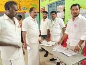 கூவத்தூர் வாக்குசாவடிகளை புரட்சி பாரதம் கட்சி பொதுச்செயலாளர் கே.பி சகாதேவன் பார்வையிட்டார்