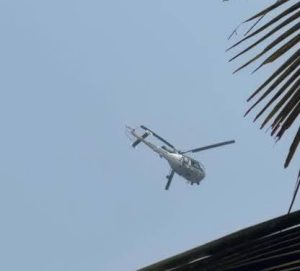 தர்மபுரி நகரப் பகுதிகளில் தாழ்வான உயரத்தில் ஹெலிகாப்டர் மூன்று முறை சுற்றி வட்டமடித்ததால் பரபரப்பு