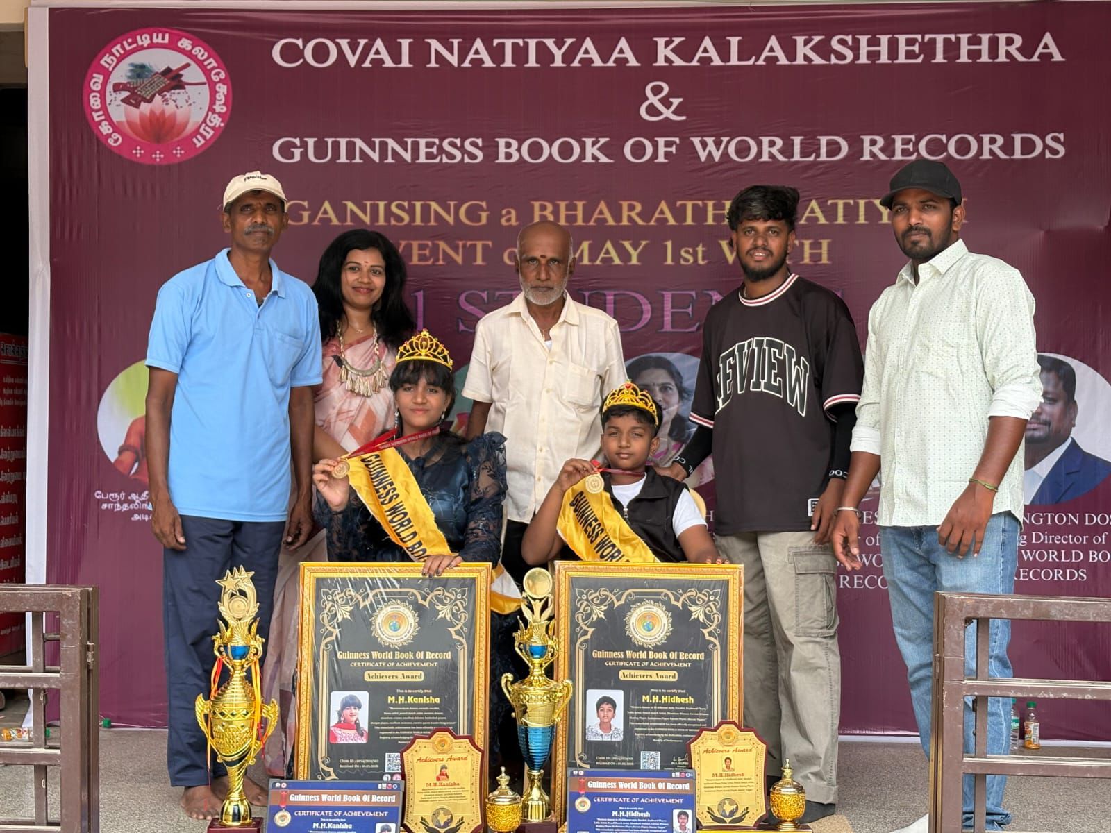 உடுமலைபேட்டையை சேர்ந்த  அக்கா–தம்பி இருவர் அதிக தனித்திறன்களை வெளிப்படுத்தி உலக சாதனை