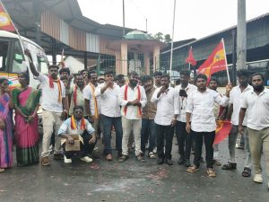 வால்பாறையில் தவெகவினர் வெற்றிக் கொண்டாட்டம்
