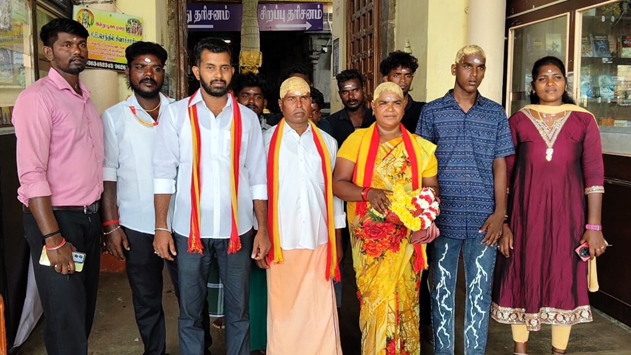 எட்டுக்குடி முருகன் கோவிலில் குடும்பத்துடன் மொட்டை அடித்து நேர்த்திக்கடன் செலுத்திய தவெக நிர்வாகி.