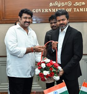 பப்புவா நியூ கினியா நாட்டின் வர்த்தக ஆணையர் டாக்டர்.ஆர்.சி.எம். விஷ்ணுபிரபு, தமிழ்நாடு முதலமைச்சர் நேரில் சந்தித்து வாழ்த்து தெரிவித்தார்