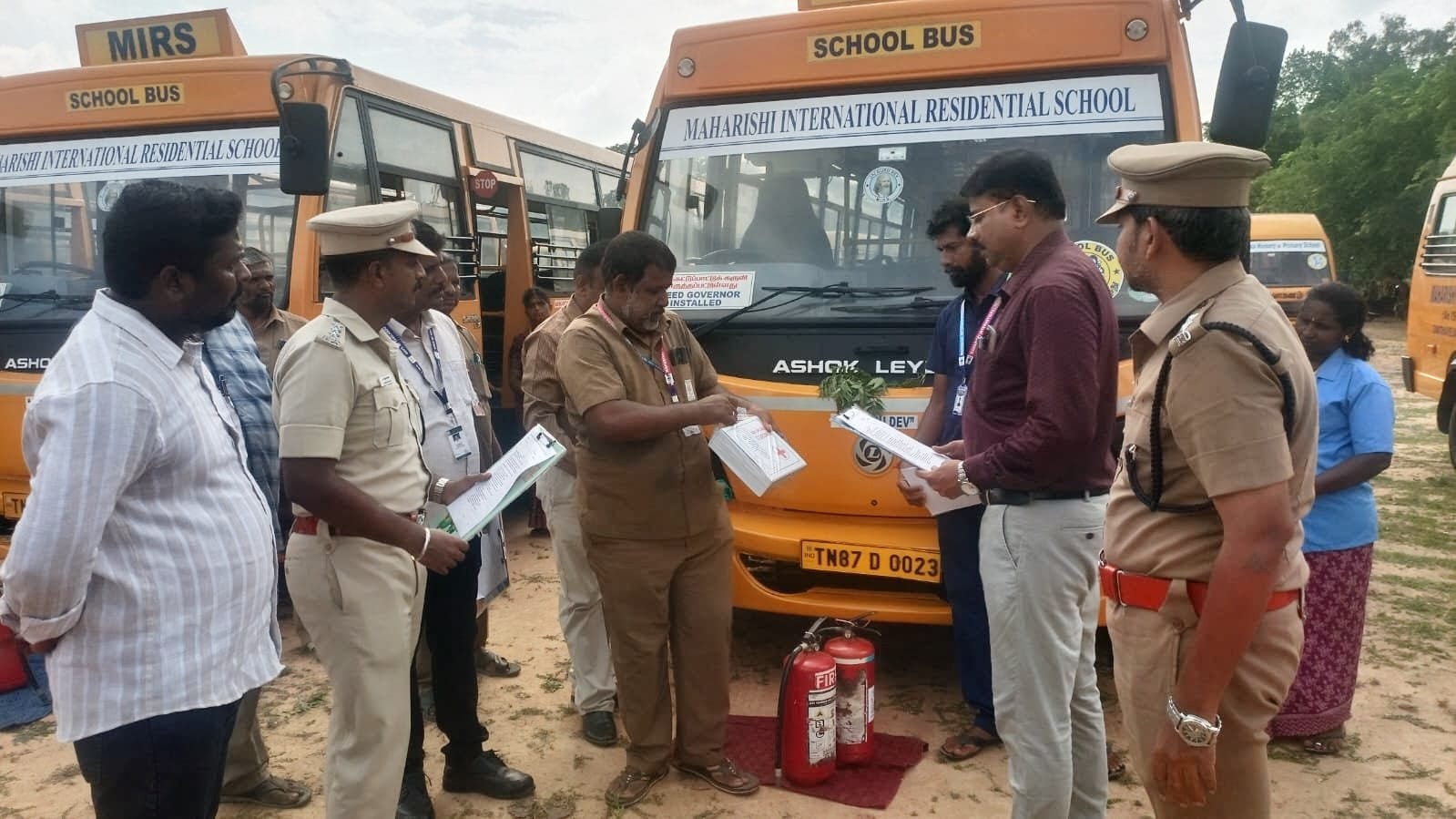 ஸ்ரீபெரும்புதூரில் 300க்கும் மேற்பட்ட தனியார் பள்ளி பேருந்துகள் ஆய்வு