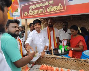 ராயனூரில் தவெக சார்பில் நீர் மோர் பந்தல்