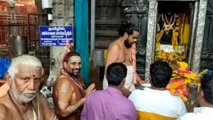 ஆலங்குடி குருபகவான் ஆலயத்தில் குருப்பெயர்ச்சியையொட்டி மடதிபதிகள் மற்றும் திரளான பக்தர்கள் வழிபாடு